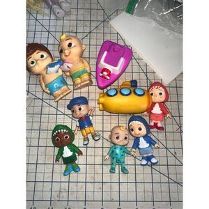 COCOMELON figure vehicle bundle playset 9 pcs 400 10013